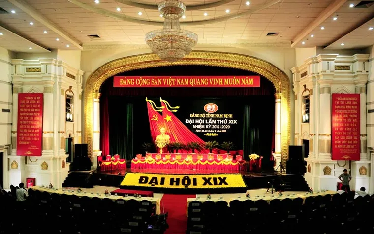 Nhà văn hóa 3/2 Nam Định